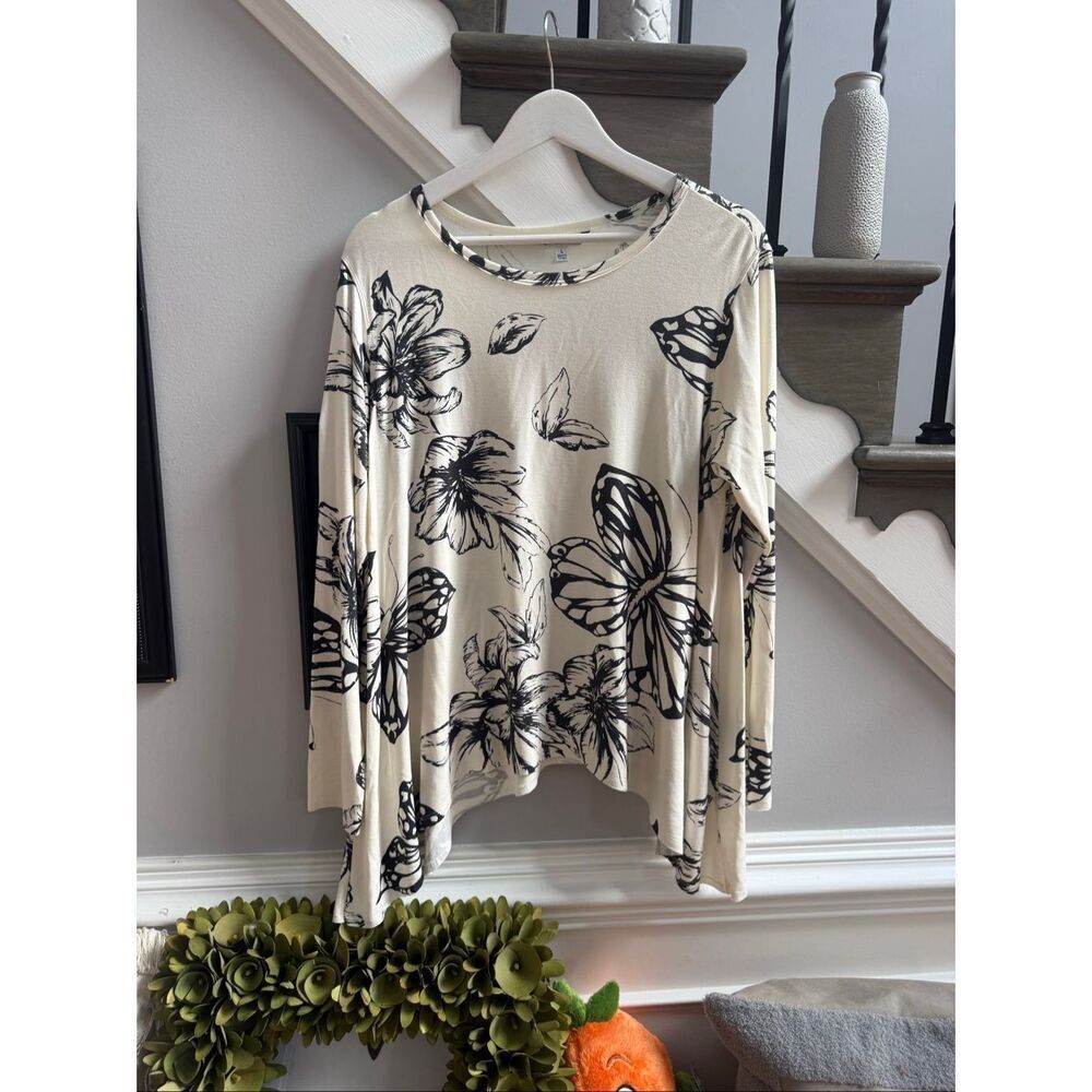 CAbi Cream & Black Butterfly Garden Shark Bite Hem Top sz L NWOT